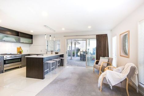 Photo of property in 84 Lake Panorama Drive, Henderson Valley, Auckland, 0612