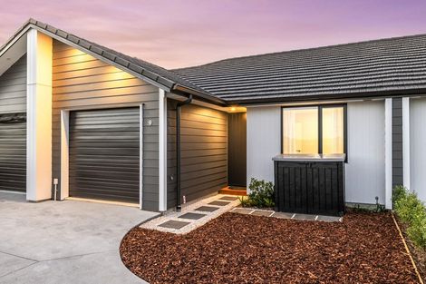 Photo of property in 9 Metoriti Crescent, Karaka, 2124