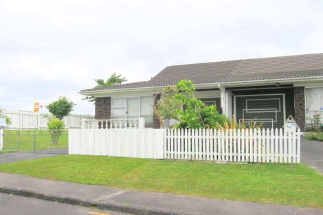 Photo of property in 1/2 Palm Court Drive, Glen Eden, Auckland, 0602