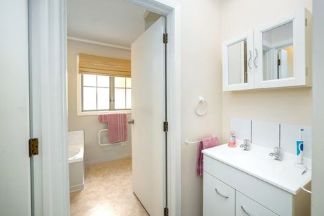 Photo of property in 68a Pembroke Street, Carterton, 5713