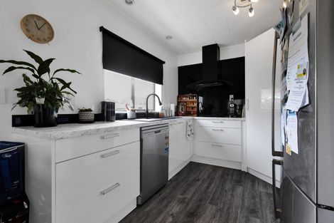 Photo of property in 8a Keats Place, Whalers Gate, New Plymouth, 4310