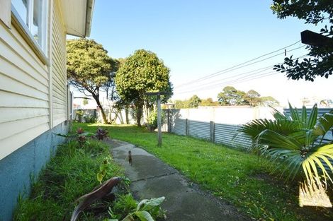 Photo of property in 5 Beatty Avenue, Manurewa, Auckland, 2102