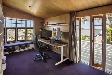 Photo of property in 19 Jubilee Avenue, Devonport, Auckland, 0624