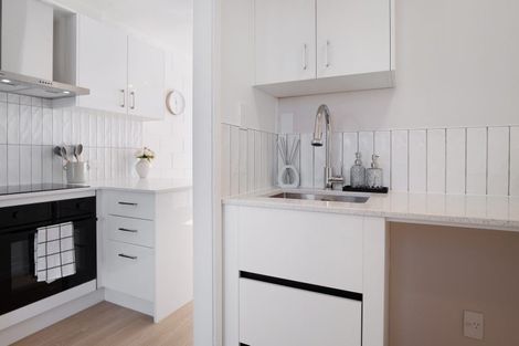 Photo of property in 2/134 Edmonton Road, Te Atatu South, Auckland, 0610