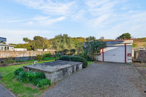 Photo of property in 44 Pinedale Crescent, Riversdale Beach, Masterton, 5872