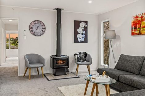 Photo of property in 17 Malmo Place, Massey, Auckland, 0614