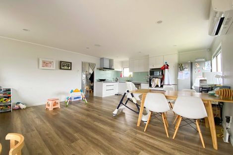 Photo of property in 1/6 Maplesden Drive, Clendon Park, Auckland, 2103