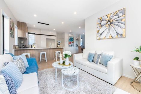 Photo of property in 7a Buisson Glade, West Harbour, Auckland, 0618