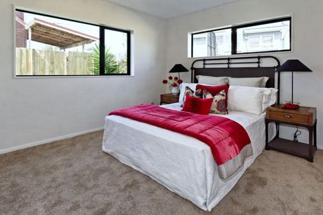 Photo of property in 4136a Great North Road, Glendene, Auckland, 0602