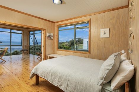 Photo of property in 84 Shakespear Road, Army Bay, Whangaparaoa, 0930