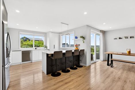 Photo of property in 77 Oak Road, Poraiti, Napier, 4112