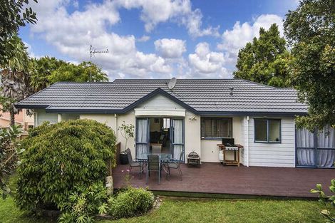 Photo of property in 17 John Jennings Drive, Oteha, Auckland, 0632