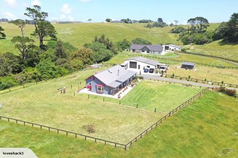 Photo of property in 323 Karioitahi Road, Karioitahi, Waiuku, 2683