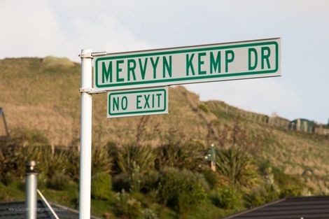 Photo of property in 23 Mervyn Kemp Drive, Tawa, Wellington, 5028