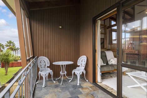 Photo of property in 1/72 Deep Creek Road, Torbay, Auckland, 0630