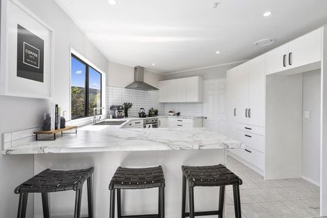 Photo of property in 94 Woodman Drive, Tawa, Wellington, 5028