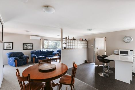 Photo of property in 27 Te Arawa Place, Welcome Bay, Tauranga, 3112