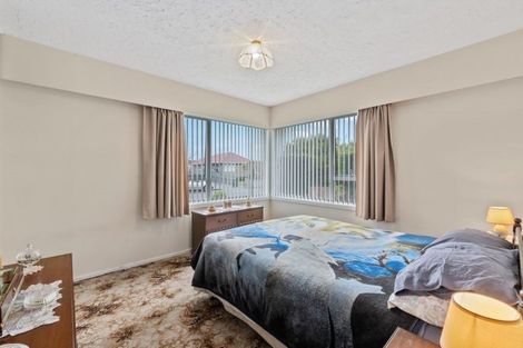 Photo of property in 12 Glenora Place, Hornby, Christchurch, 8042