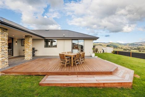 Photo of property in 156 Pacific Drive, Fitzherbert, Palmerston North, 4410