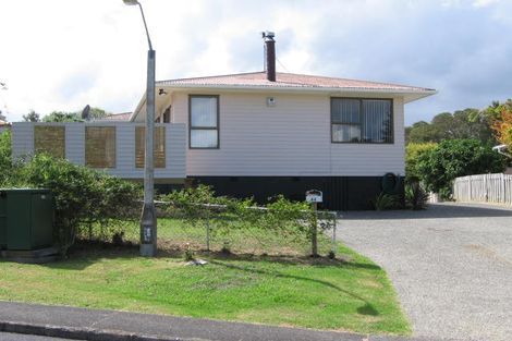 Photo of property in 44 La Rosa Street, Green Bay, Auckland, 0604