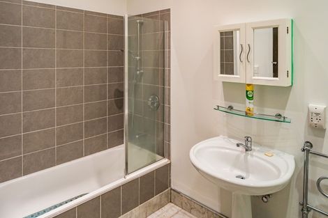 Photo of property in 2/219 The Terrace, Wellington Central, Wellington, 6011