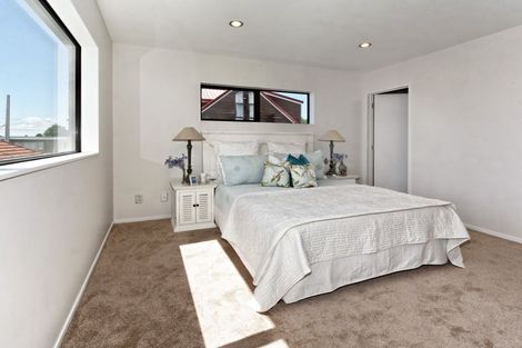 Photo of property in 4136a Great North Road, Glendene, Auckland, 0602