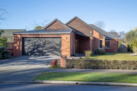 Photo of property in 136 Rothesay Road, Parklands, Christchurch, 8083