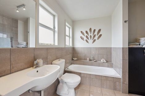 Photo of property in 35 Tamatea Road, Taupo, 3330