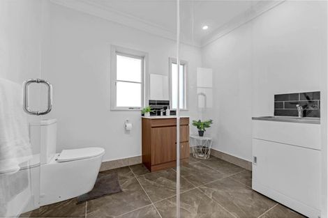 Photo of property in 92 Mangere Road, Otahuhu, Auckland, 1062