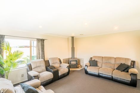 Photo of property in 10 Fernlea Avenue, Kelvin Grove, Palmerston North, 4414