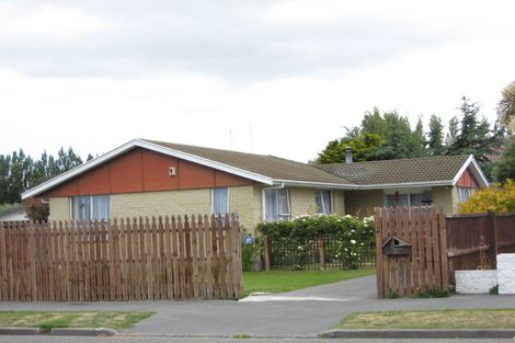 Photo of property in 14 Medina Crescent, Parklands, Christchurch, 8083