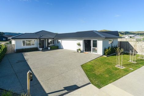 Photo of property in 10 Sardinia Grove, Fitzherbert, Palmerston North, 4410