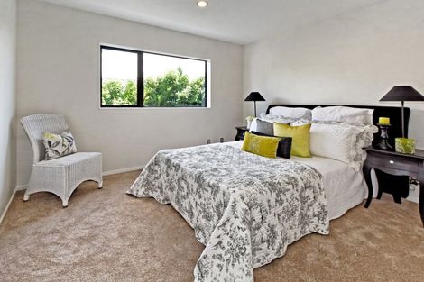 Photo of property in 4136a Great North Road, Glendene, Auckland, 0602