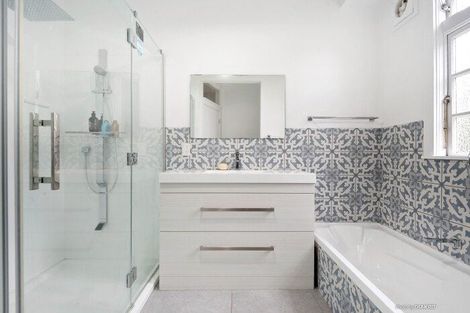 Photo of property in 145 Kelburn Parade, Kelburn, Wellington, 6012