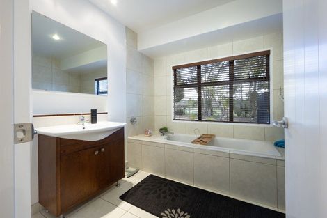 Photo of property in 368 Matua Road, Kumeu, 0891