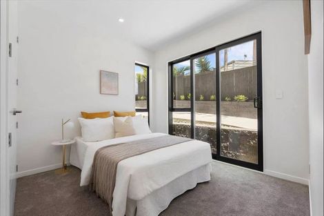 Photo of property in 16c Madison Place, Forrest Hill, Auckland, 0620