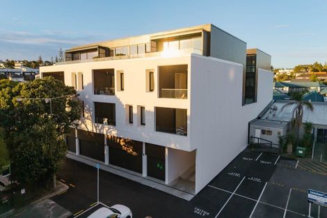 Photo of property in 12/423 Beach Road, Mairangi Bay, Auckland, 0630