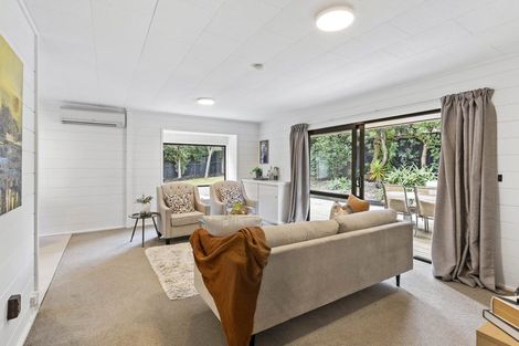 Photo of property in 2 Gosford Drive, Botany Downs, Auckland, 2010