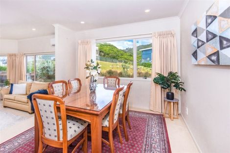 Photo of property in 45 Tamworth Crescent, Newlands, Wellington, 6037