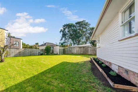 Photo of property in 7 Beach Road, Te Atatu Peninsula, Auckland, 0610
