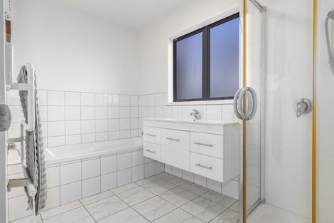 Photo of property in 14 Okarito Avenue, Levin, 5510