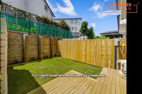 Photo of property in 37 Lawson Creek Street, Massey, Auckland, 0614