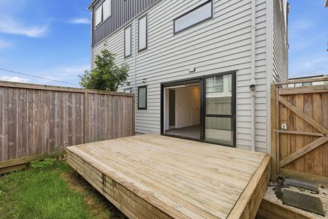 Photo of property in 2/19 Kingdale Road, Henderson, Auckland, 0610
