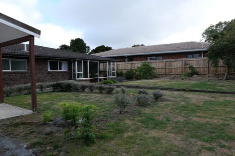 Photo of property in 11 Walton Avenue, Waikanae, 5036