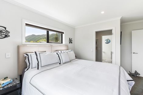 Photo of property in 124 Main Road, Waikanae, 5036