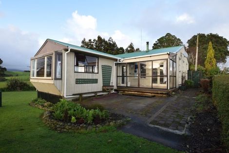 Photo of property in 1939 South Road, Pitone, New Plymouth, 4374