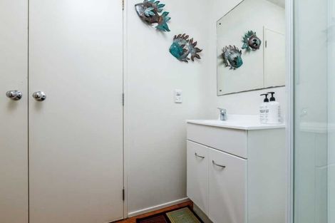 Photo of property in 2/8 Sunnynook Road, Sunnynook, Auckland, 0620