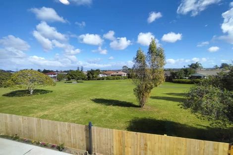 Photo of property in 26 Golfland Drive, Golflands, Auckland, 2013