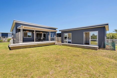 Photo of property in 112 Mahoe Place, Matarangi, Whitianga, 3592