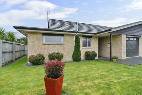 Photo of property in 3 Reeves Road, Rangiora, 7400